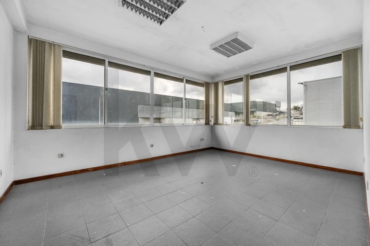 Armazém para Venda em Silveiros e Rio Covo (Santa Eulália) Foto 7