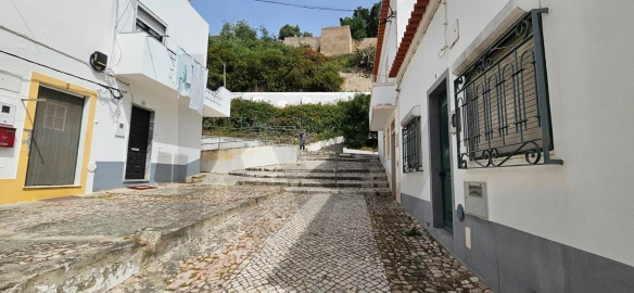 Moradia T2 para Venda em Santa Maria do Castelo e Santiago e Santa Susana