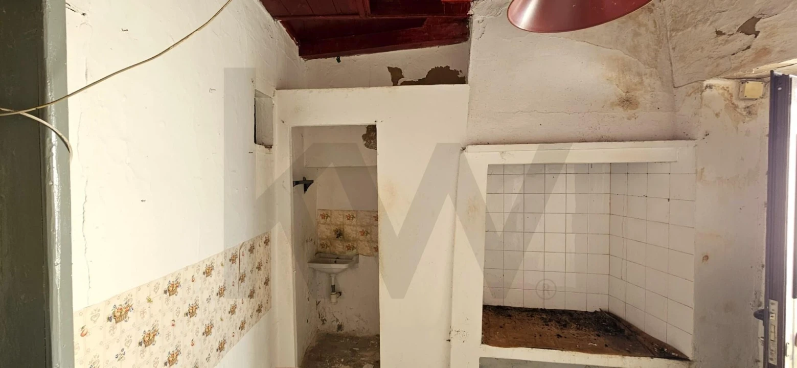 Moradia T2 para Venda em Santa Maria do Castelo e Santiago e Santa Susana Foto 14
