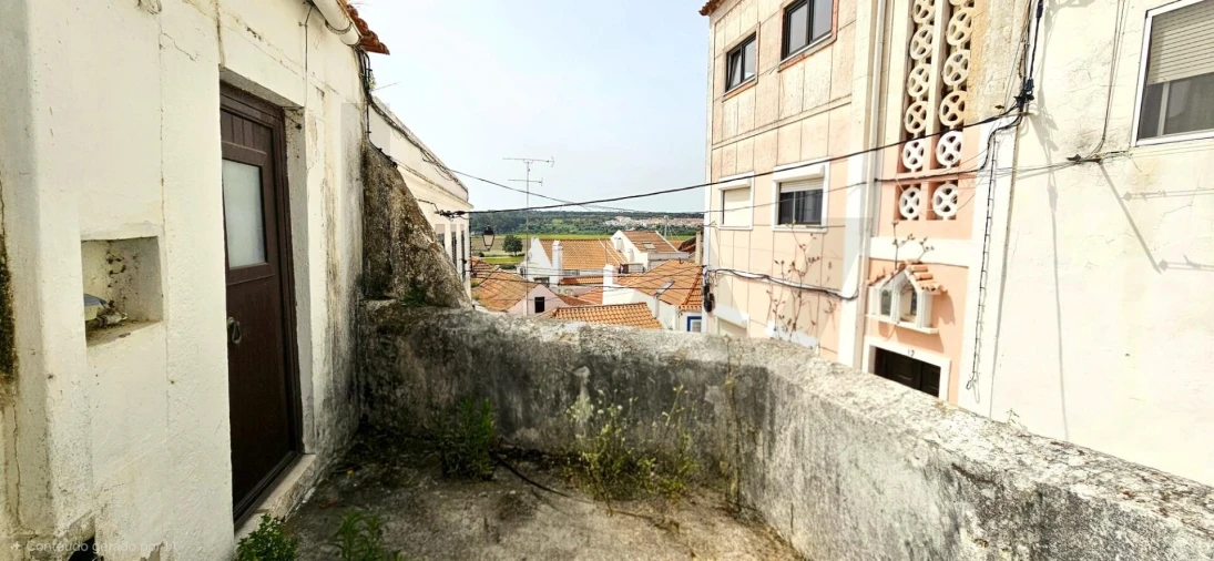 Moradia T2 para Venda em Santa Maria do Castelo e Santiago e Santa Susana Foto 9