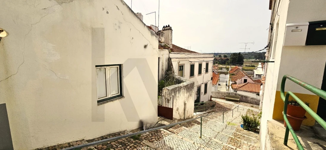 Moradia T2 para Venda em Santa Maria do Castelo e Santiago e Santa Susana Foto 3