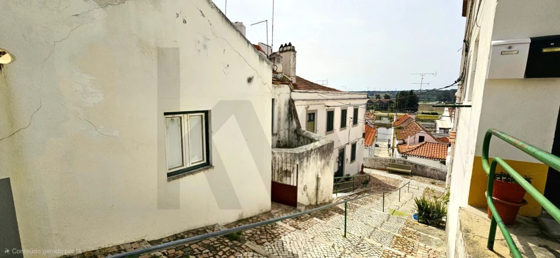 Moradia T2 para Venda em Santa Maria do Castelo e Santiago e Santa Susana Foto 2
