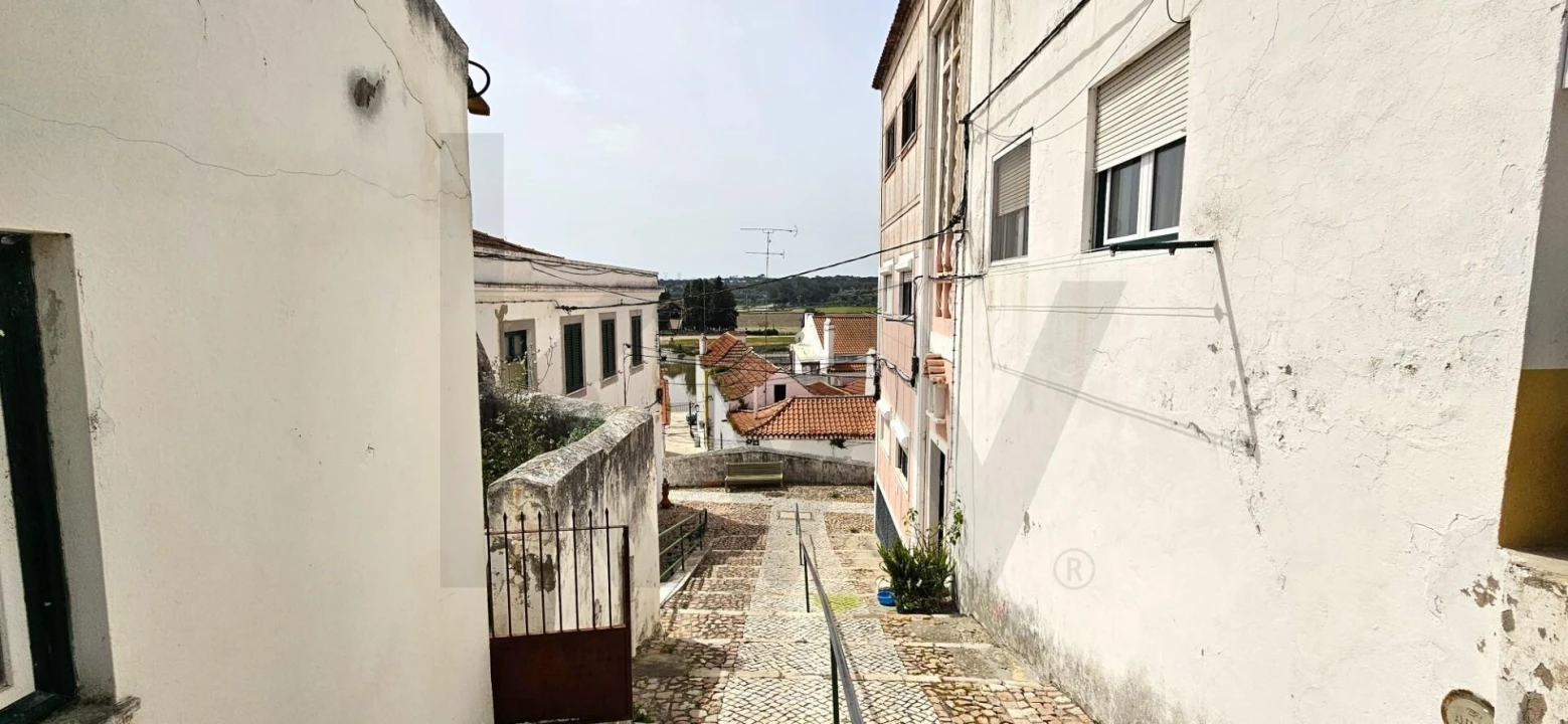 Moradia T2 para Venda em Santa Maria do Castelo e Santiago e Santa Susana Foto 7