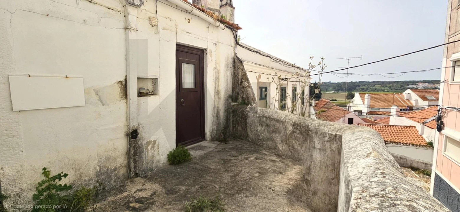 Moradia T2 para Venda em Santa Maria do Castelo e Santiago e Santa Susana Foto 8