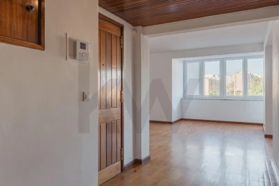 Apartamento T3 para Arrendamento em Lumiar