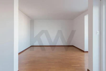 Apartamento T3 para Arrendamento em Lumiar