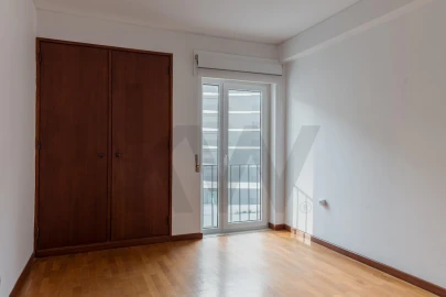 Apartamento T3 para Arrendamento em Lumiar