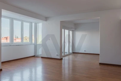 Apartamento T3 para Arrendamento em Lumiar