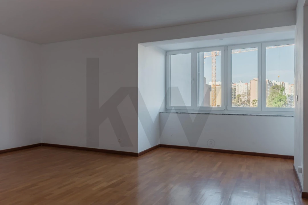 Apartamento T3 para Arrendamento em Lumiar Foto 3