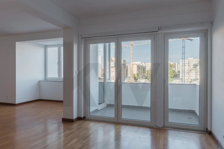 Apartamento T3 para Arrendamento em Lumiar Foto 6