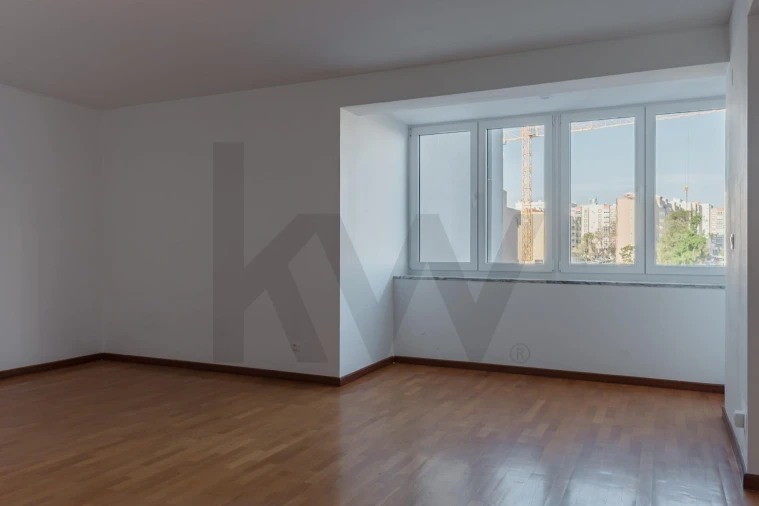 Apartamento T3 para Arrendamento em Lumiar Foto 3