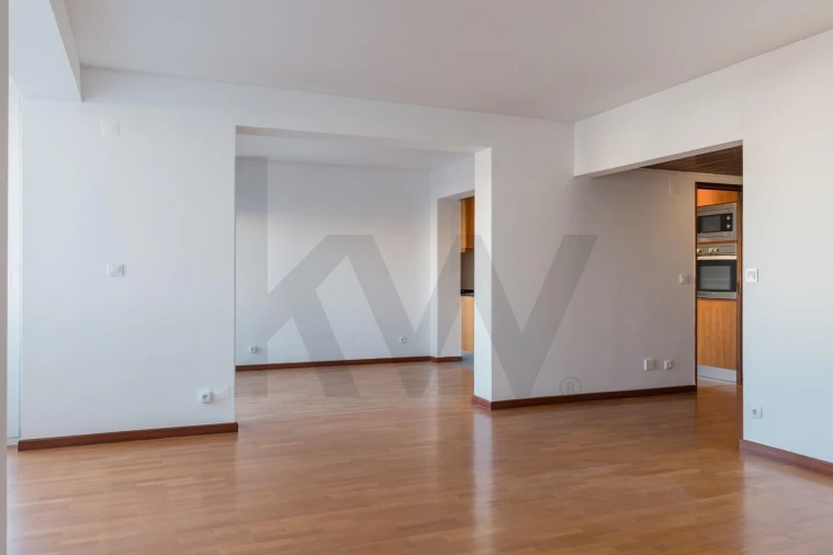 Apartamento T3 para Arrendamento em Lumiar Foto 7