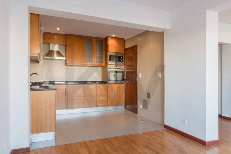 Apartamento T3 para Arrendamento em Lumiar Foto 11
