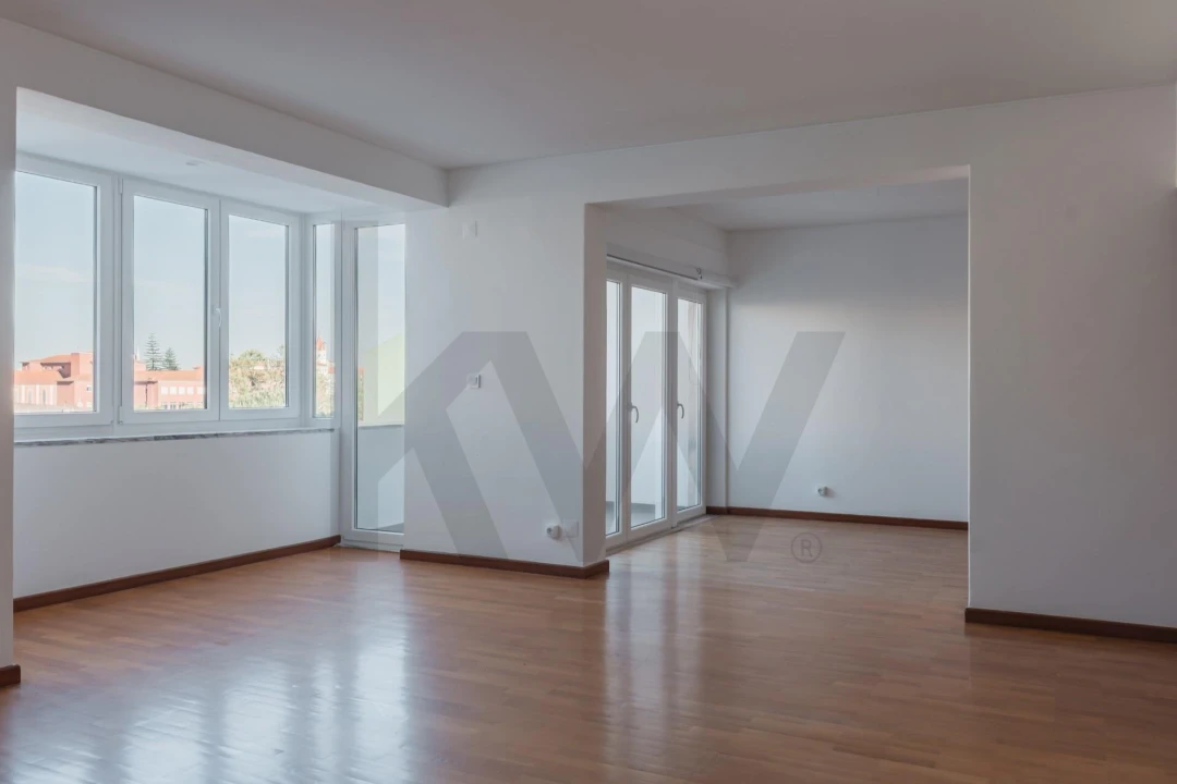 Apartamento T3 para Arrendamento em Lumiar Foto 4