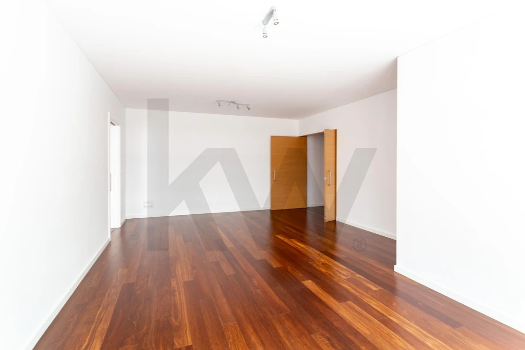 Apartamento T1 para Arrendamento em Alvalade Foto 10