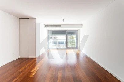 Apartamento T1 para Arrendamento em Alvalade