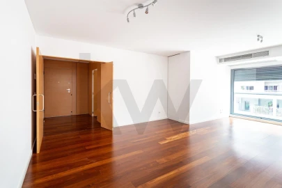 Apartamento T1 para Arrendamento em Alvalade