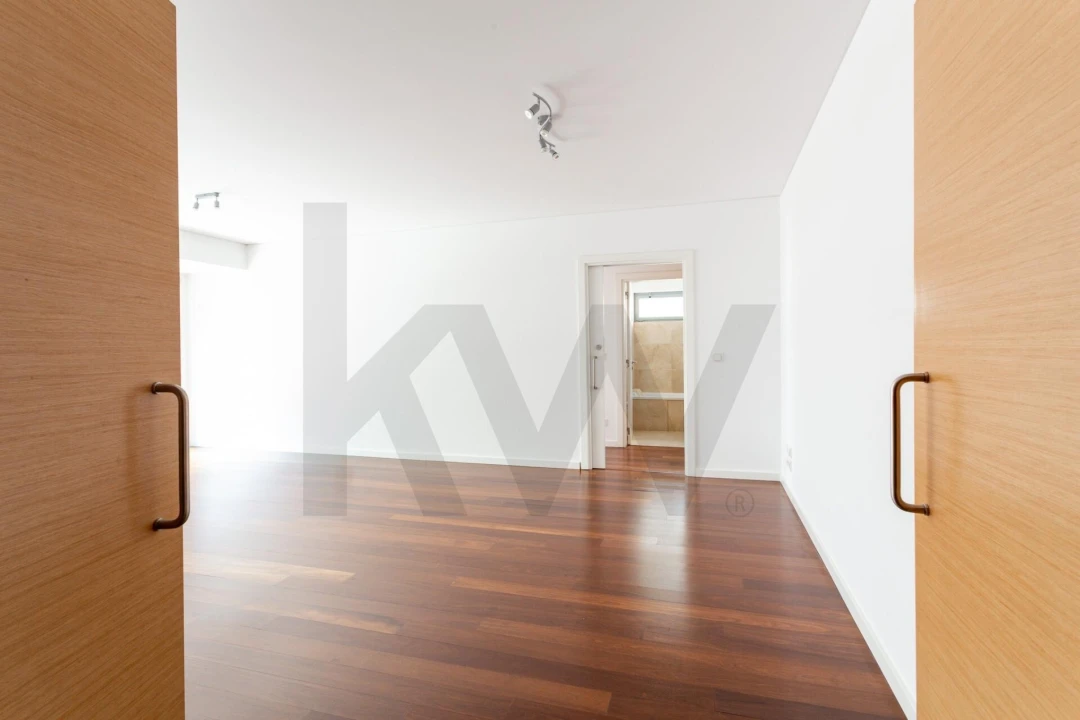 Apartamento T1 para Arrendamento em Alvalade Foto 6