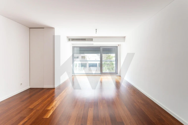 Apartamento T1 para Arrendamento em Alvalade Foto 9