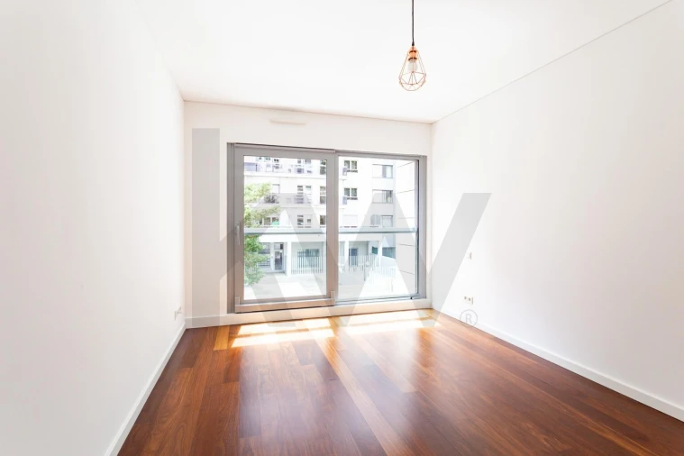 Apartamento T1 para Arrendamento em Alvalade Foto 16
