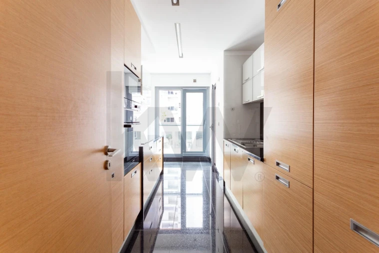 Apartamento T1 para Arrendamento em Alvalade Foto 3