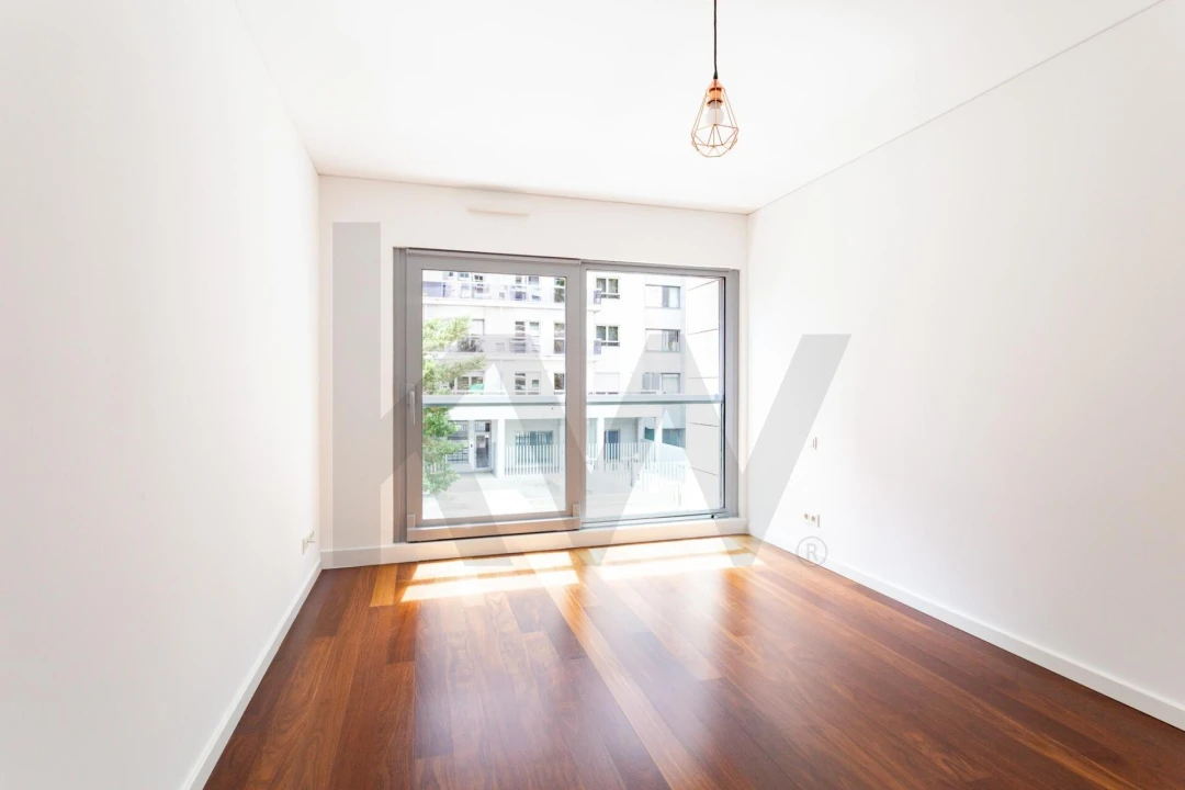 Apartamento T1 para Arrendamento em Alvalade Foto 16