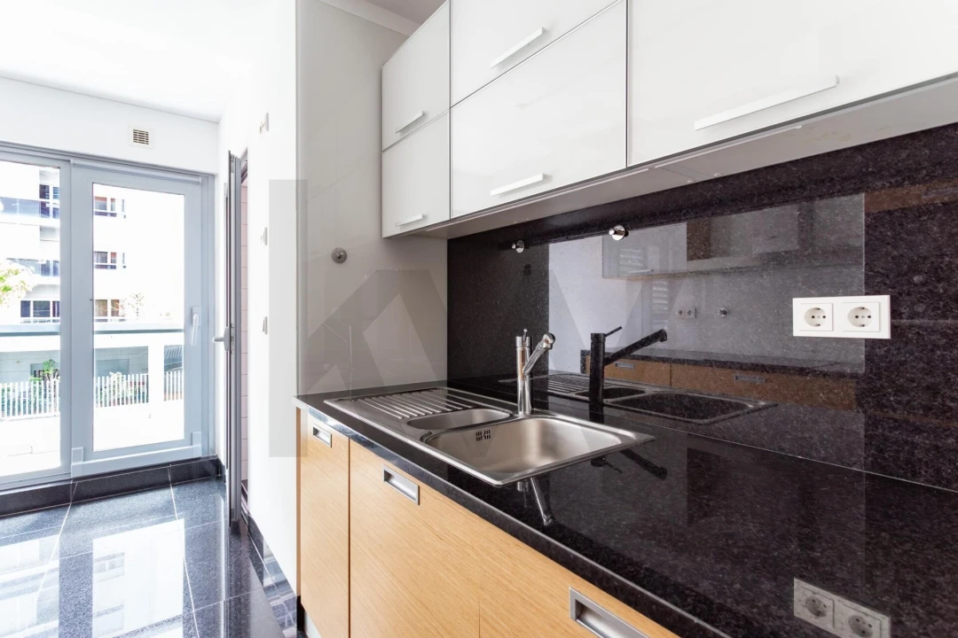 Apartamento T1 para Arrendamento em Alvalade Foto 2