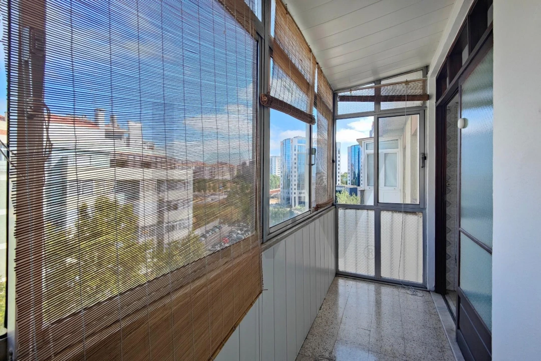 Apartamento T3 para Arrendamento em São Domingos de Benfica Foto 4