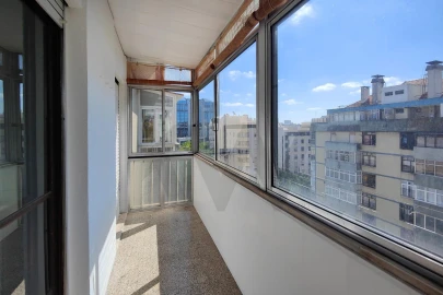 Apartamento T3 para Arrendamento em São Domingos de Benfica