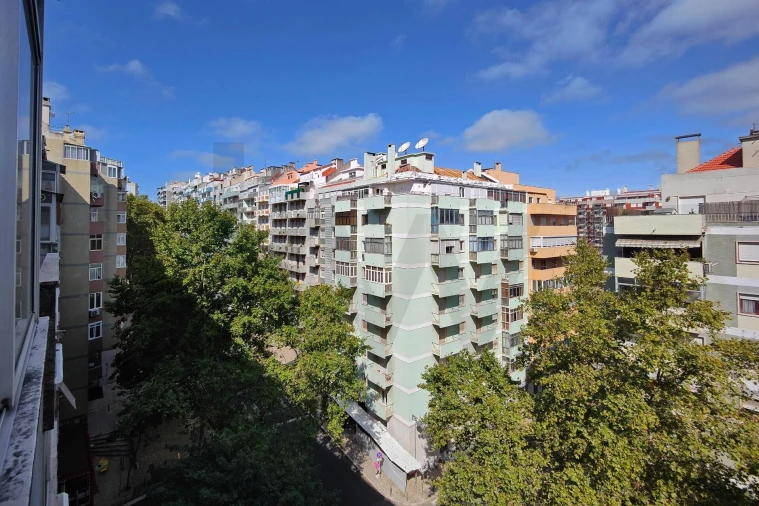 Apartamento T3 para Arrendamento em São Domingos de Benfica Foto 2