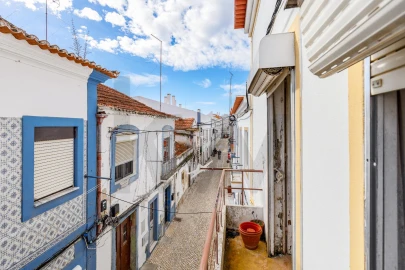 Moradia T3 para Venda em Santa Maria do Castelo e Santiago e Santa Susana