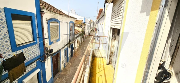 Moradia T3 para Venda em Santa Maria do Castelo e Santiago e Santa Susana