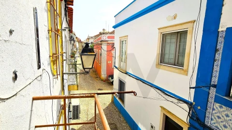 Moradia T3 para Venda em Santa Maria do Castelo e Santiago e Santa Susana