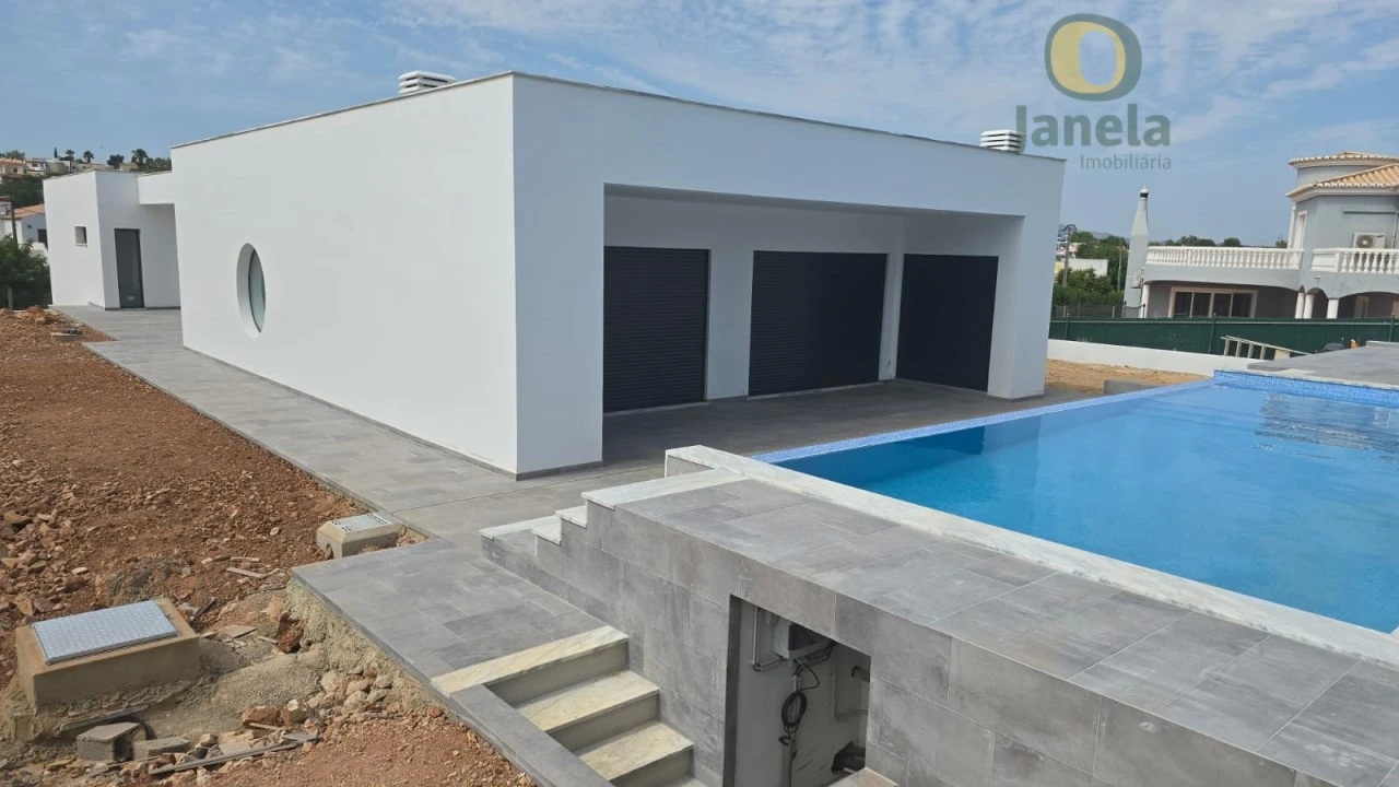 Moradia T3 para Venda em Mexilhoeira Grande Foto 3