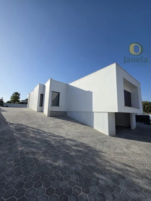Moradia T3 para Venda em Mexilhoeira Grande