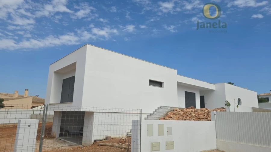 Moradia T3 para Venda em Mexilhoeira Grande Foto 11
