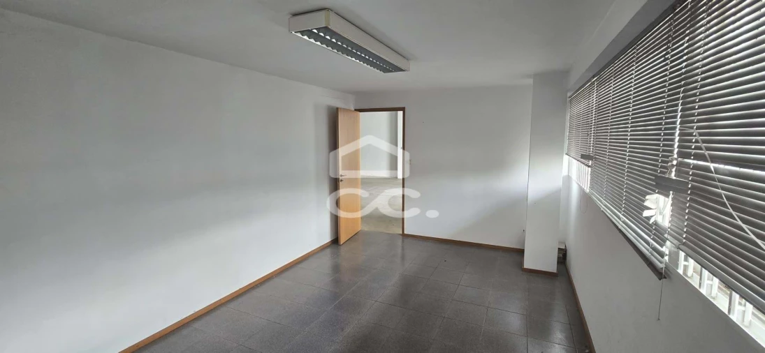 Armazém para Venda em Selho (São Jorge) Foto 6