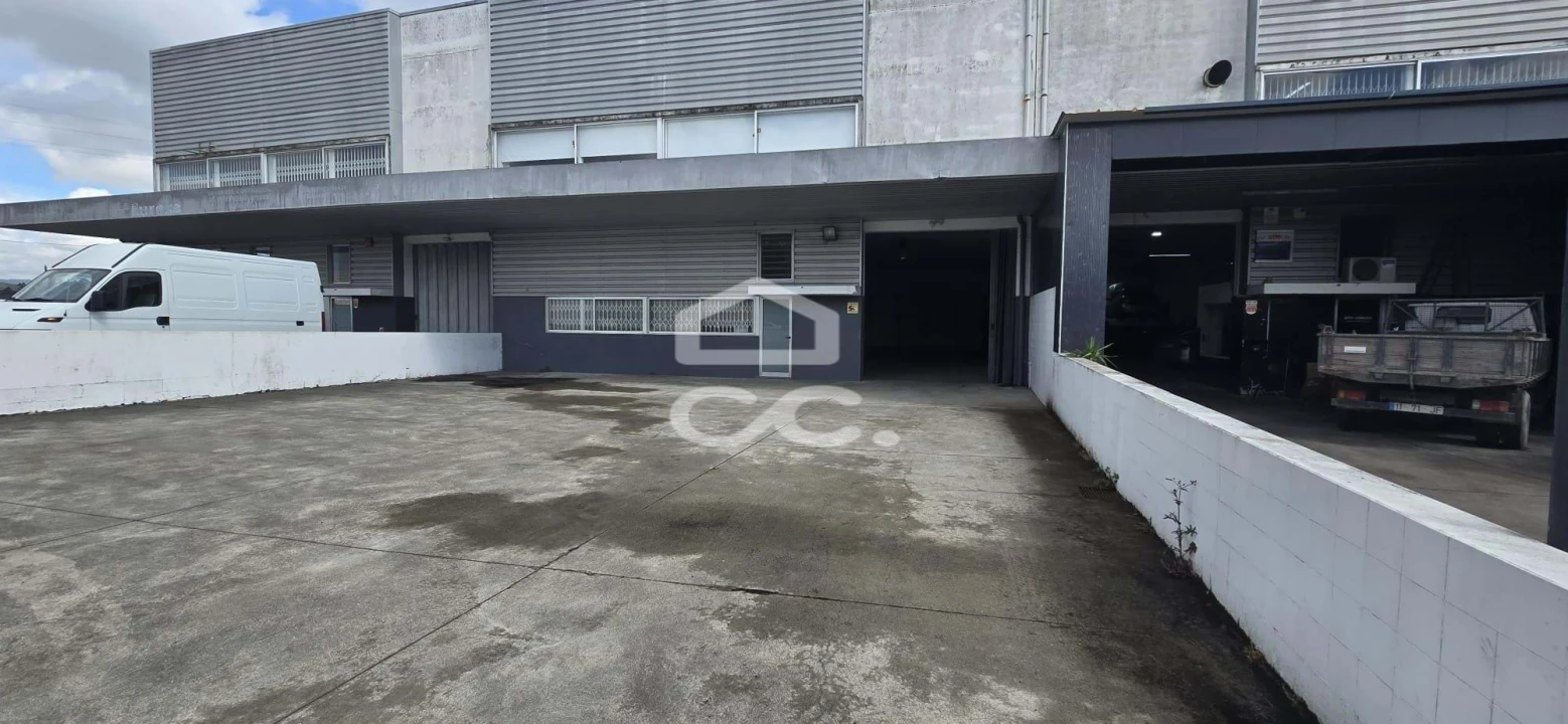 Armazém para Venda em Selho (São Jorge) Foto 9