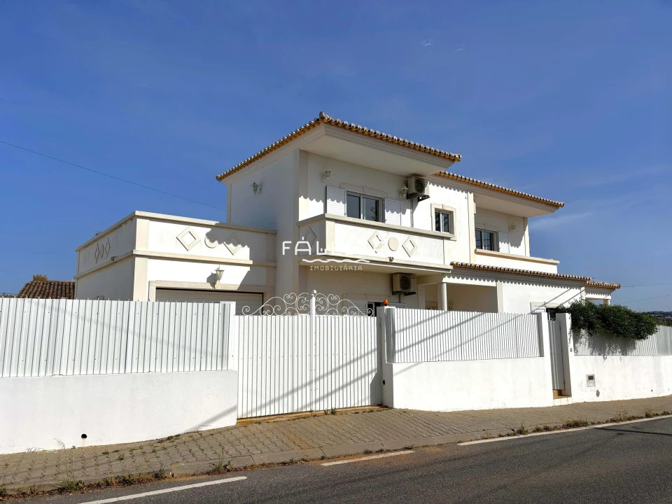 Moradia T3 para Venda em Albufeira e Olhos de Água Foto 1
