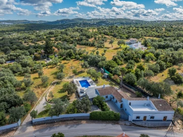 Moradia T3 para Venda em Santa Barbara de Nexe