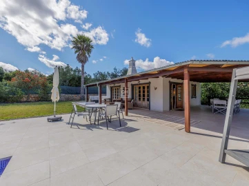 Moradia T3 para Venda em Santa Barbara de Nexe