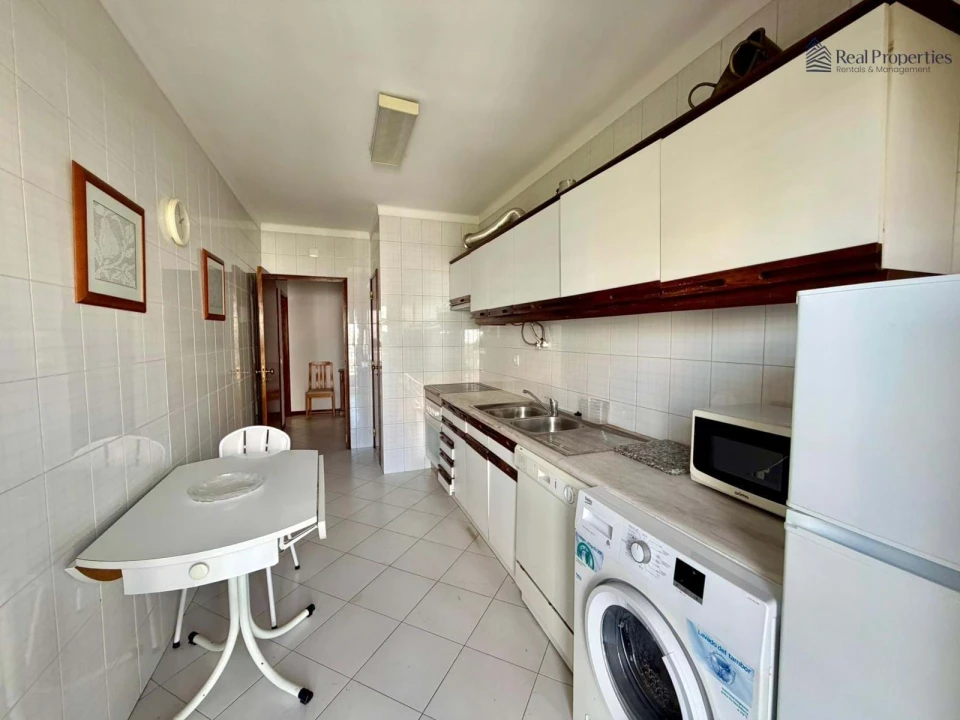 Apartamento T2 para Venda em Quarteira Foto 3