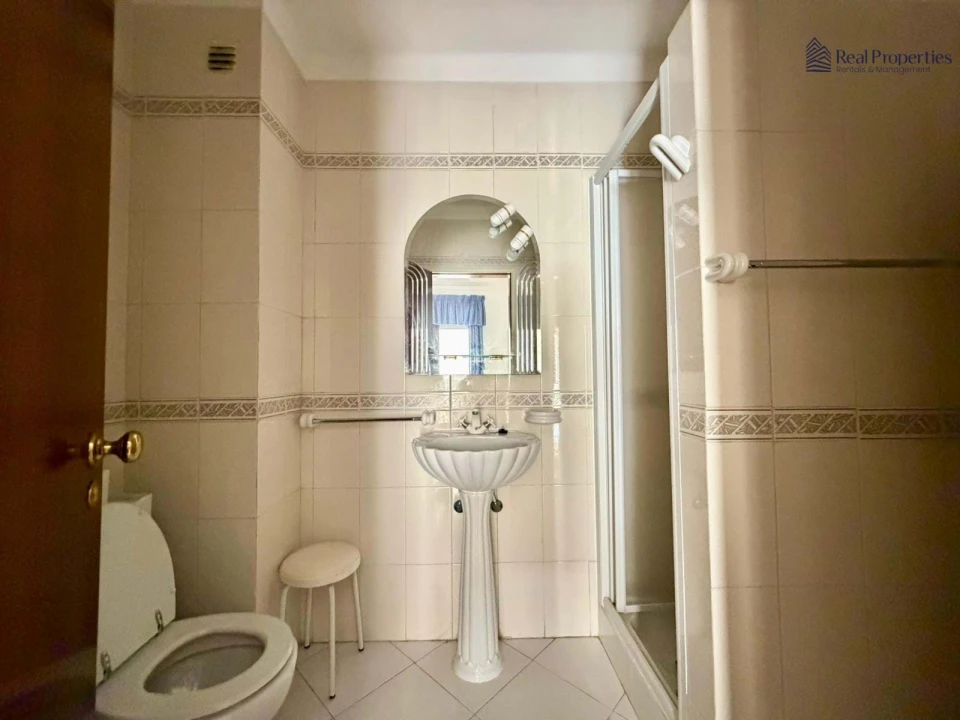 Apartamento T2 para Venda em Quarteira Foto 18