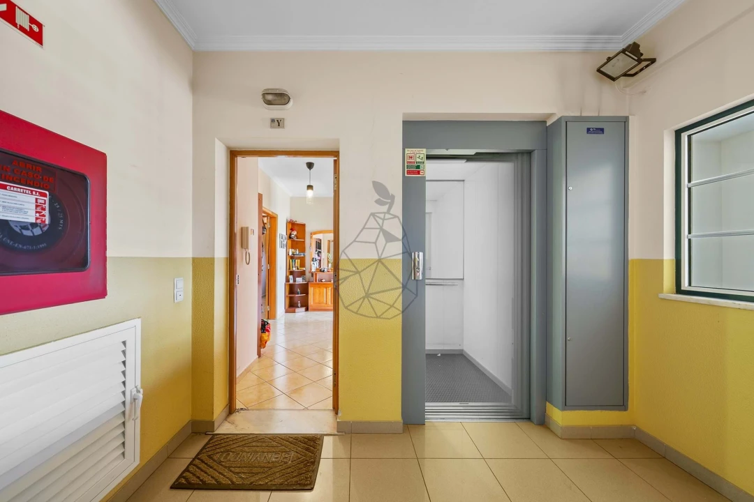 Apartamento T4 para Venda em Quarteira Foto 52
