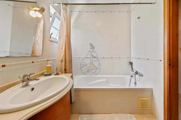 Apartamento T4 para Venda em Quarteira Foto 31