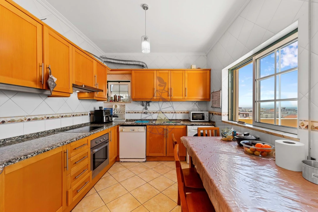 Apartamento T4 para Venda em Quarteira Foto 4