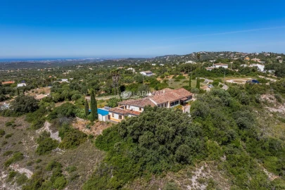 Moradia T4 para Venda em Loule (São Sebastião)