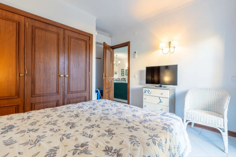 Apartamento T2 para Venda em Quarteira Foto 14