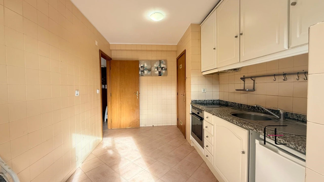 Apartamento T3 para Venda em Fânzeres e São Pedro da Cova Foto 5