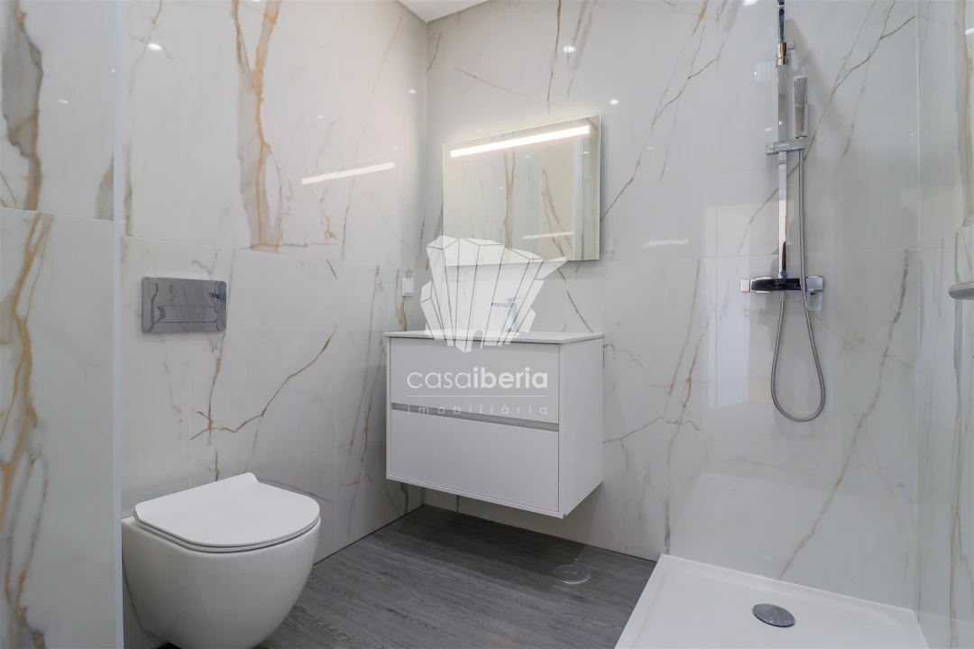 Apartamento T3 para Venda em Quelfes Foto 9
